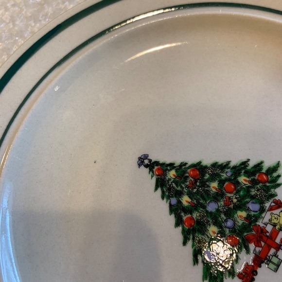 Classic Christmas Tree Stoneware Plates Set of Four Christmas Dishes - Picture 9 of 9